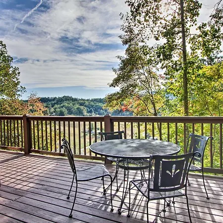 Pigeon Forge Scenic Solitude With Private Hot Tub!